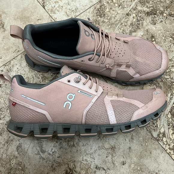 EUC On Running Women's size 8.5 Cloud 5 Waterproof Triple pink Running Shoes - Picture 5 of 7